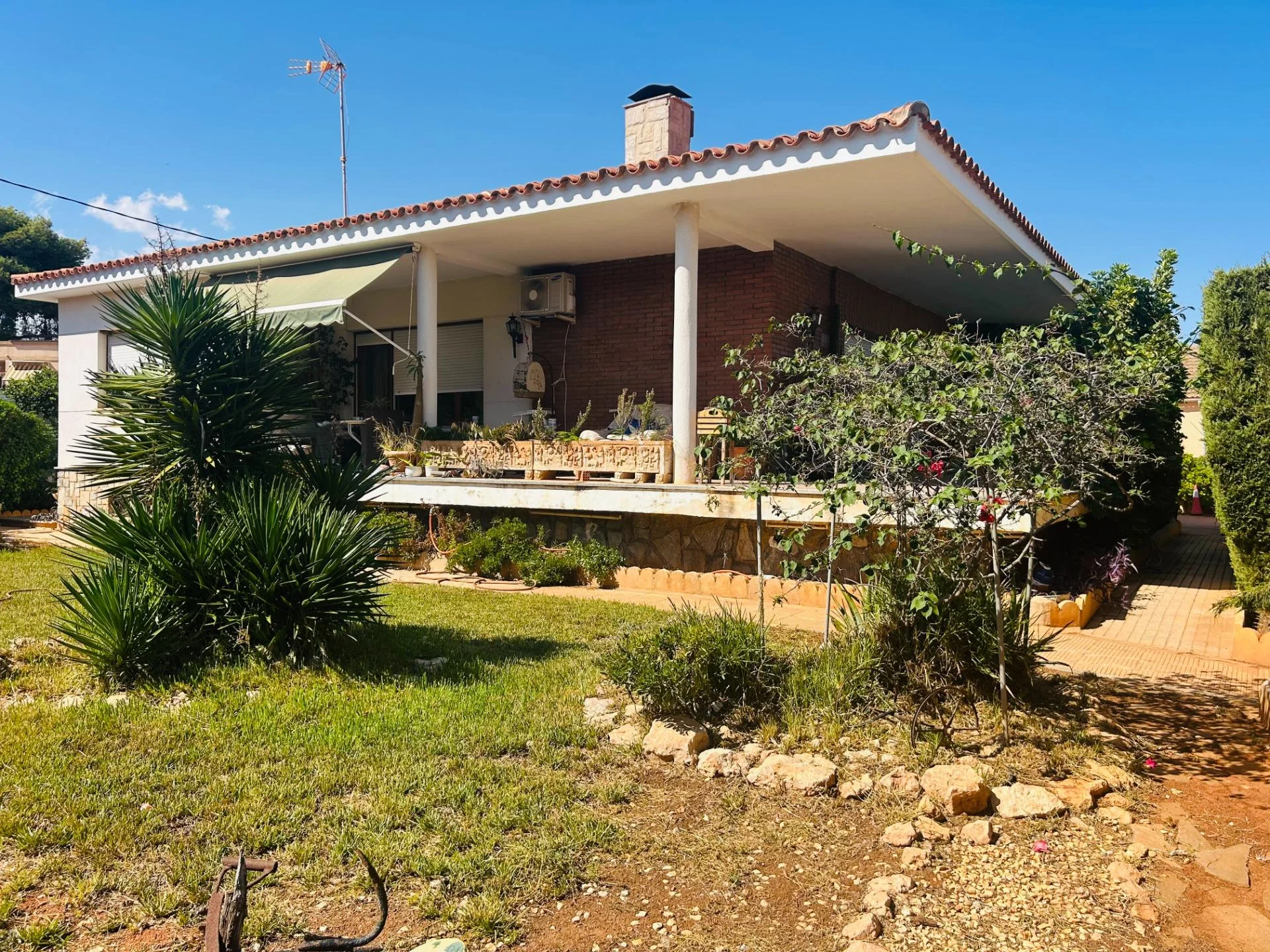 Chalet independiente en Los Urrutias, parcela de 800 m²