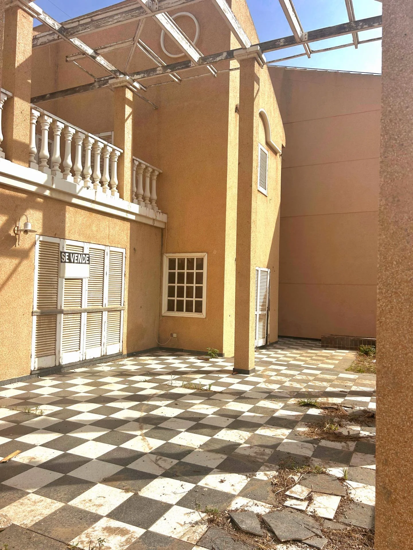 Gran chalet para reformar en el centro de San Javier