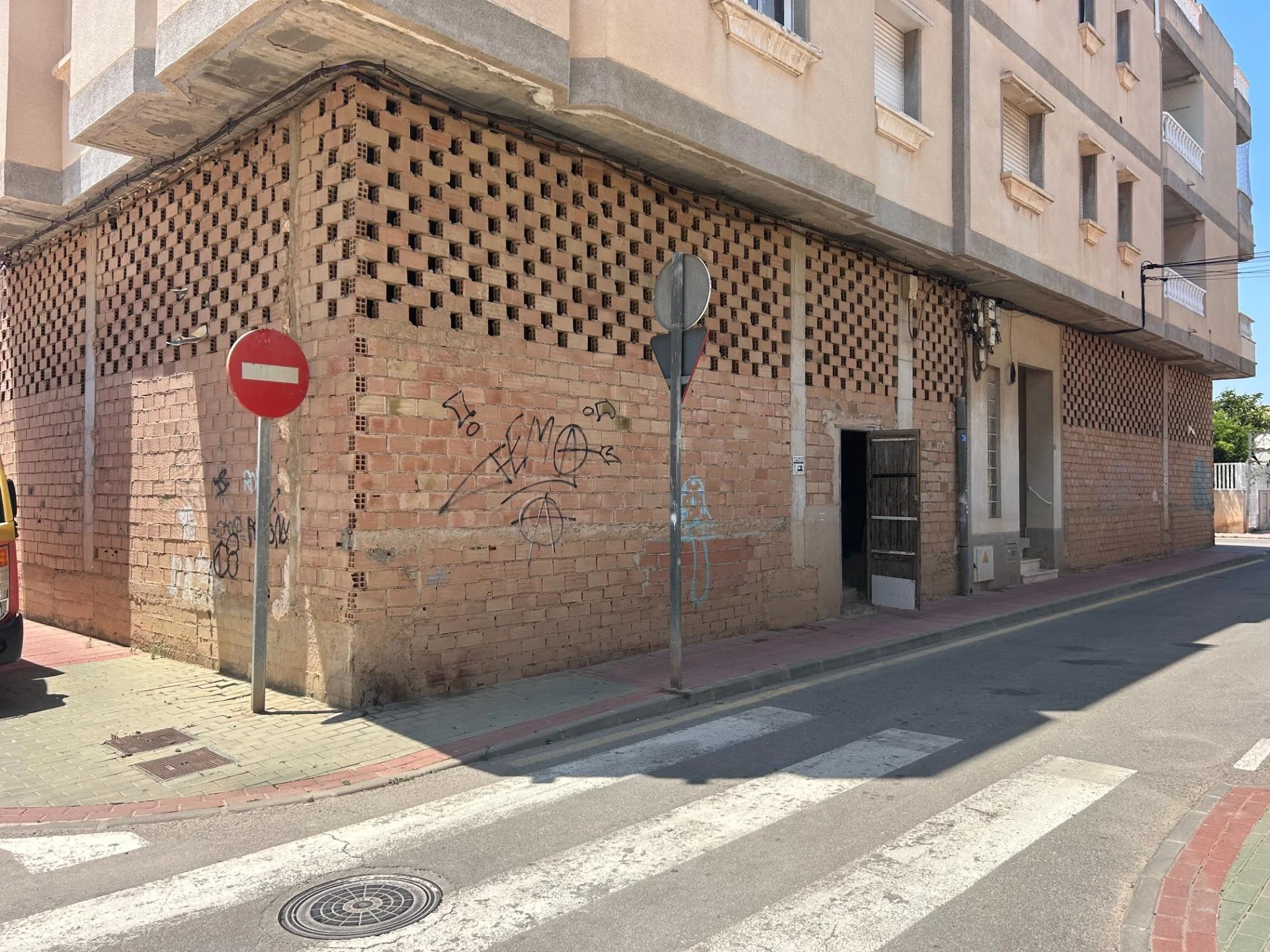 Gran local a pie de calle en el centro de Los Alcázares