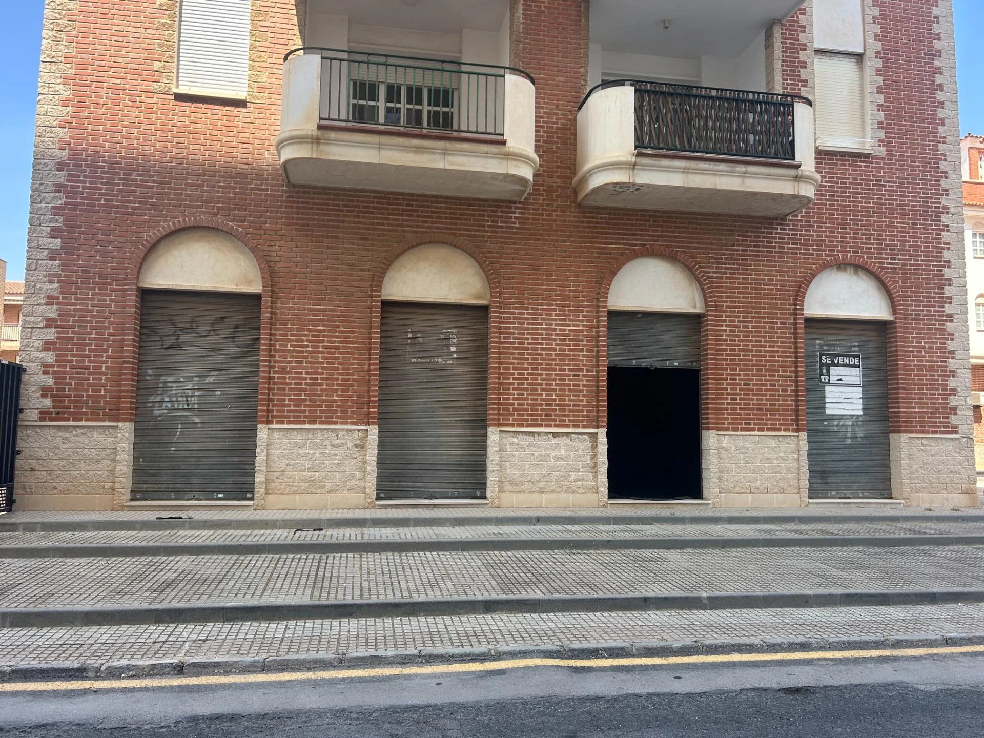 Local comercial a tres calles a 190 m de la playa