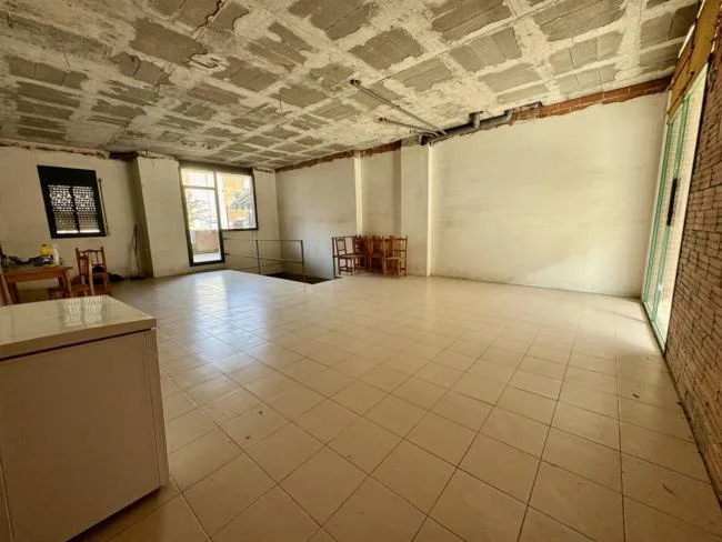 Local comercial céntrico con sótano