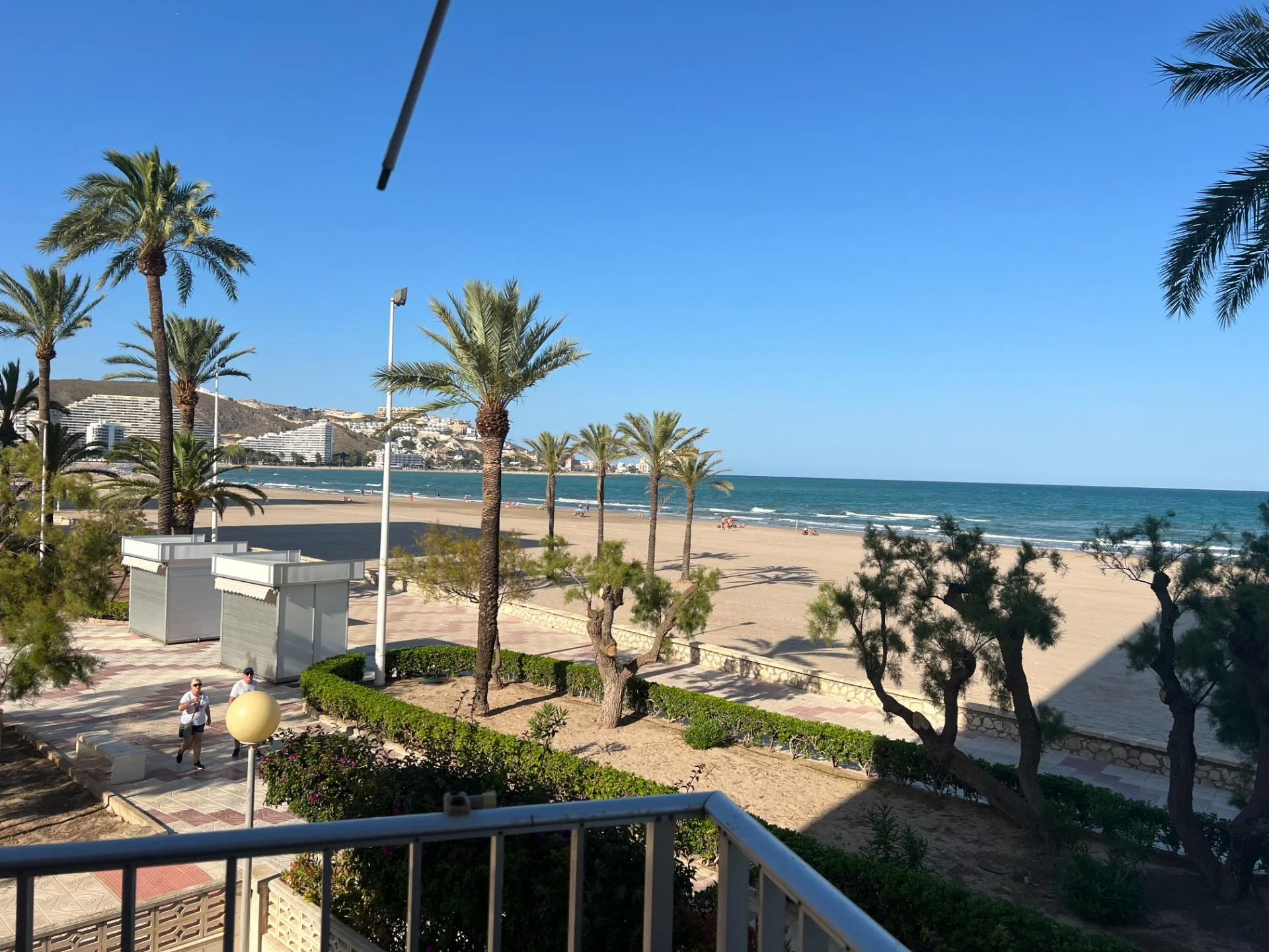 Sea-facing Cullera apartment, four bedrooms