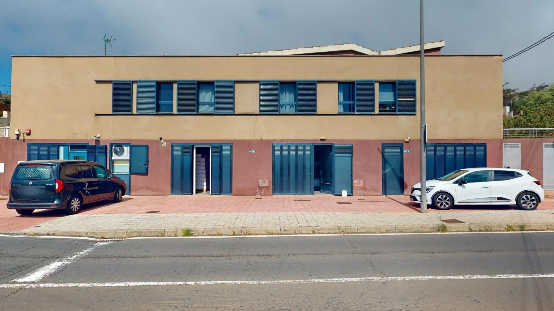 Versatile commercial unit in Guajara