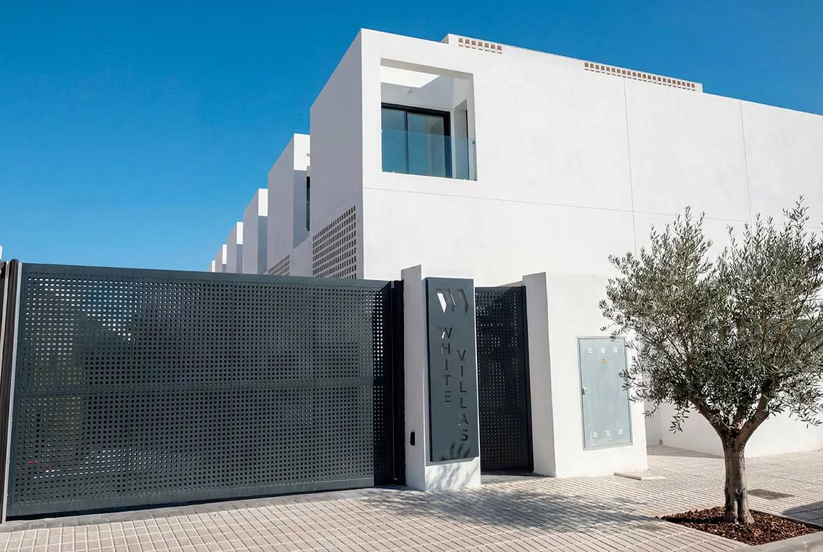 Villa nueva con piscina privada en El Albir