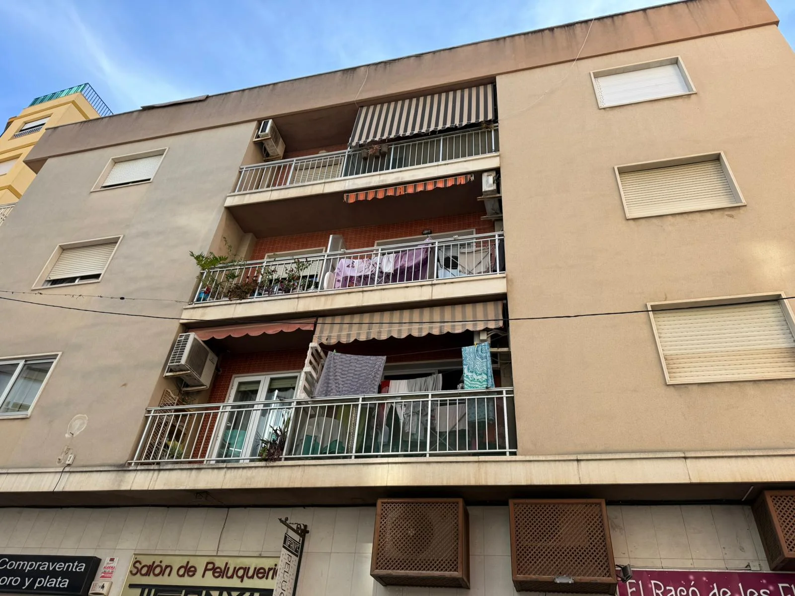 Piso céntrico en Calpe, 4 dormitorios, para reformar