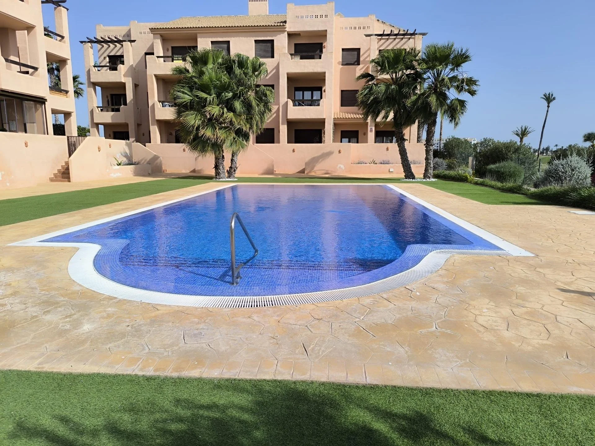 Modern golf-view penthouse, 1 bedroom
