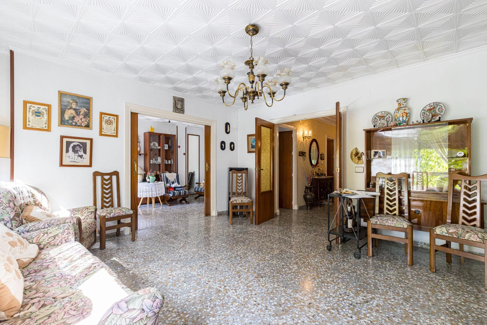 Casa céntrica en Alcantarilla con bar
