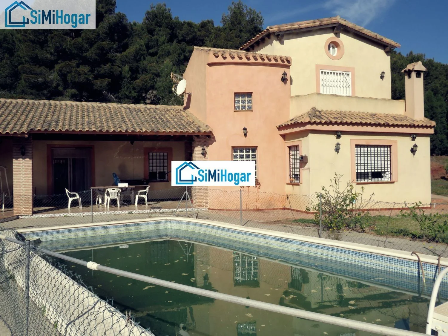 Chalet with guest studios and pool