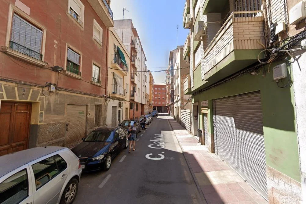 Piso de 3 dormitorios para reformar en Carmen