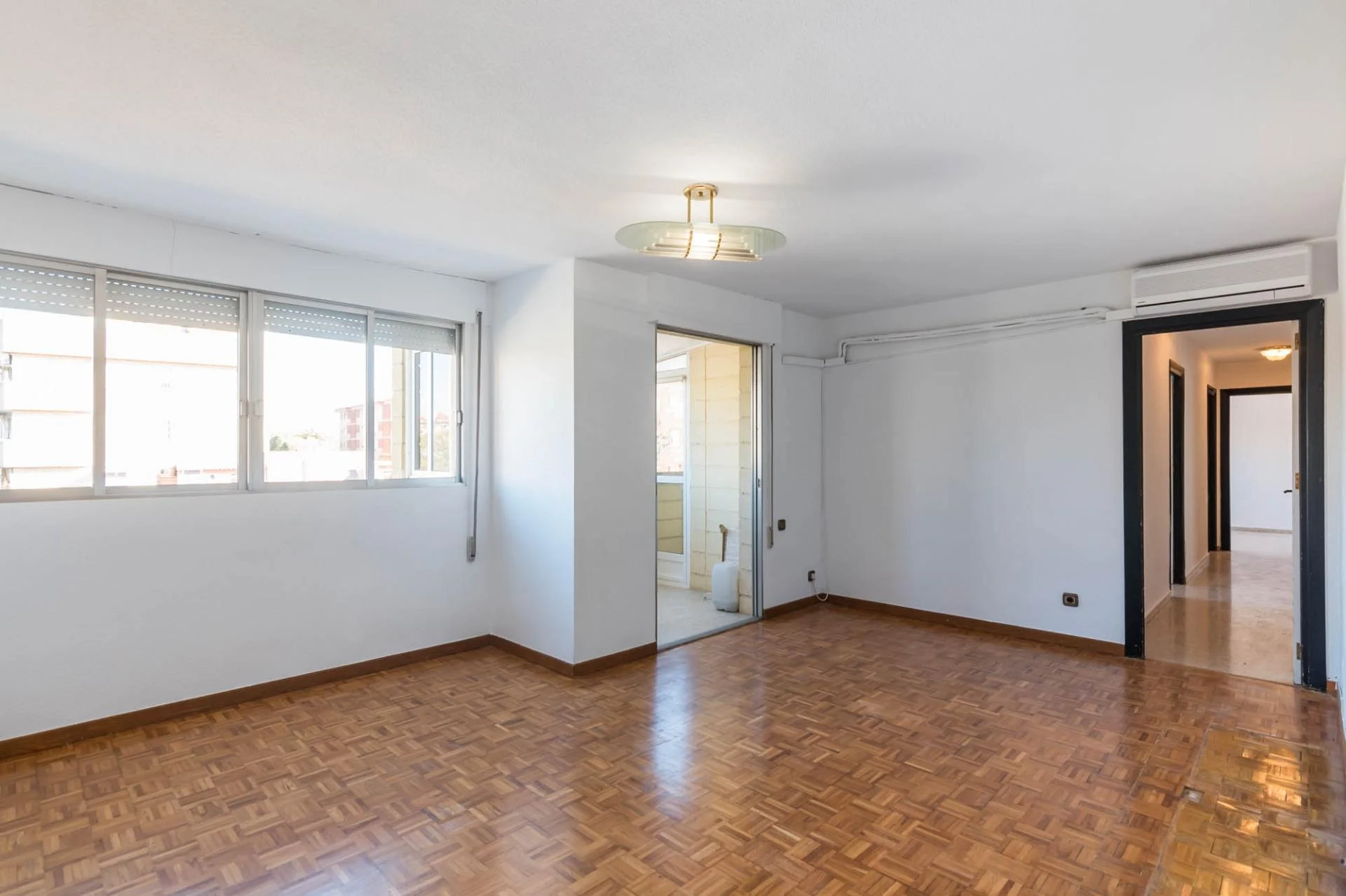Piso para reformar en Infante, cuatro dormitorios