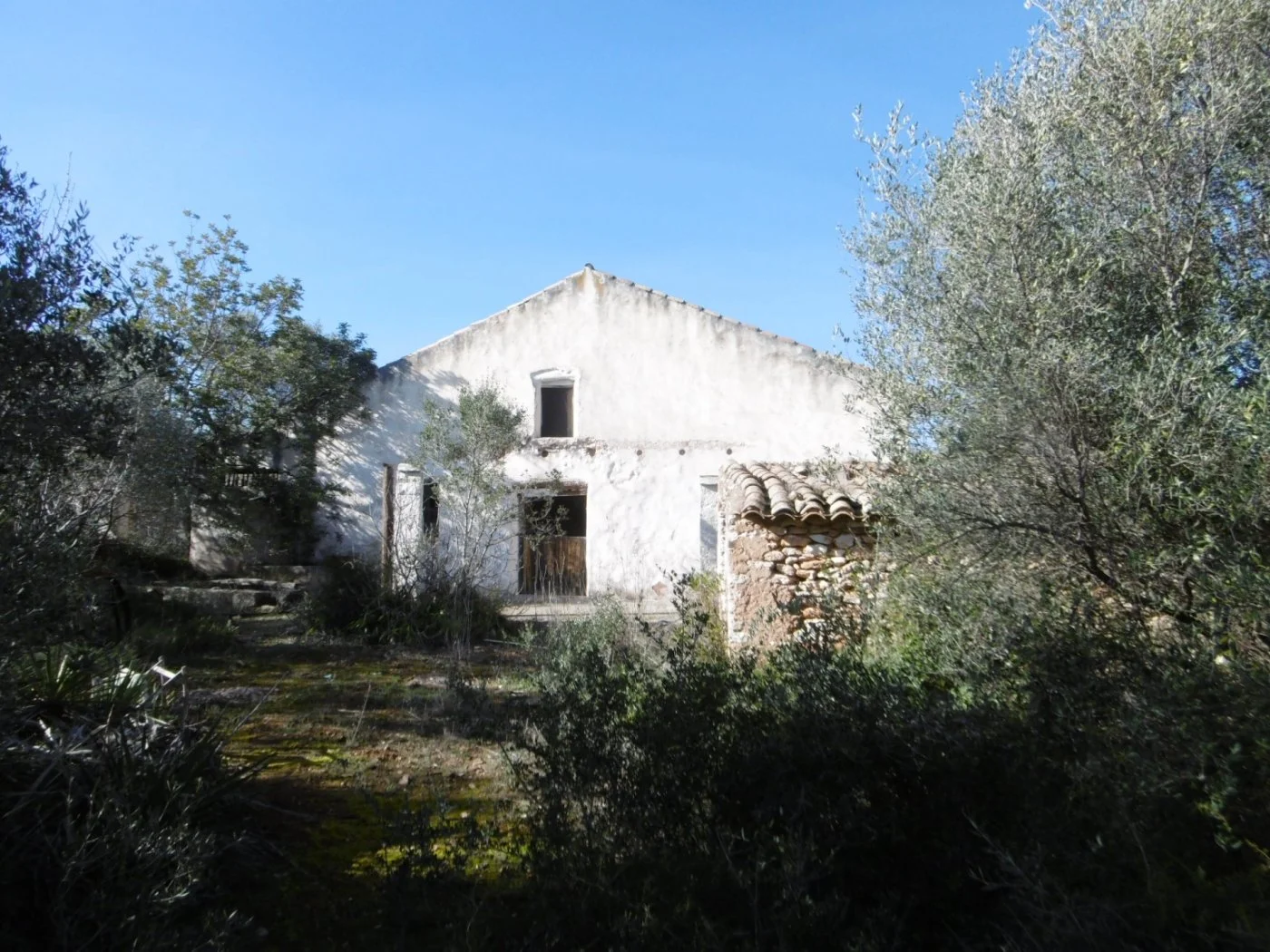 Rural farmhouse project with warehouses