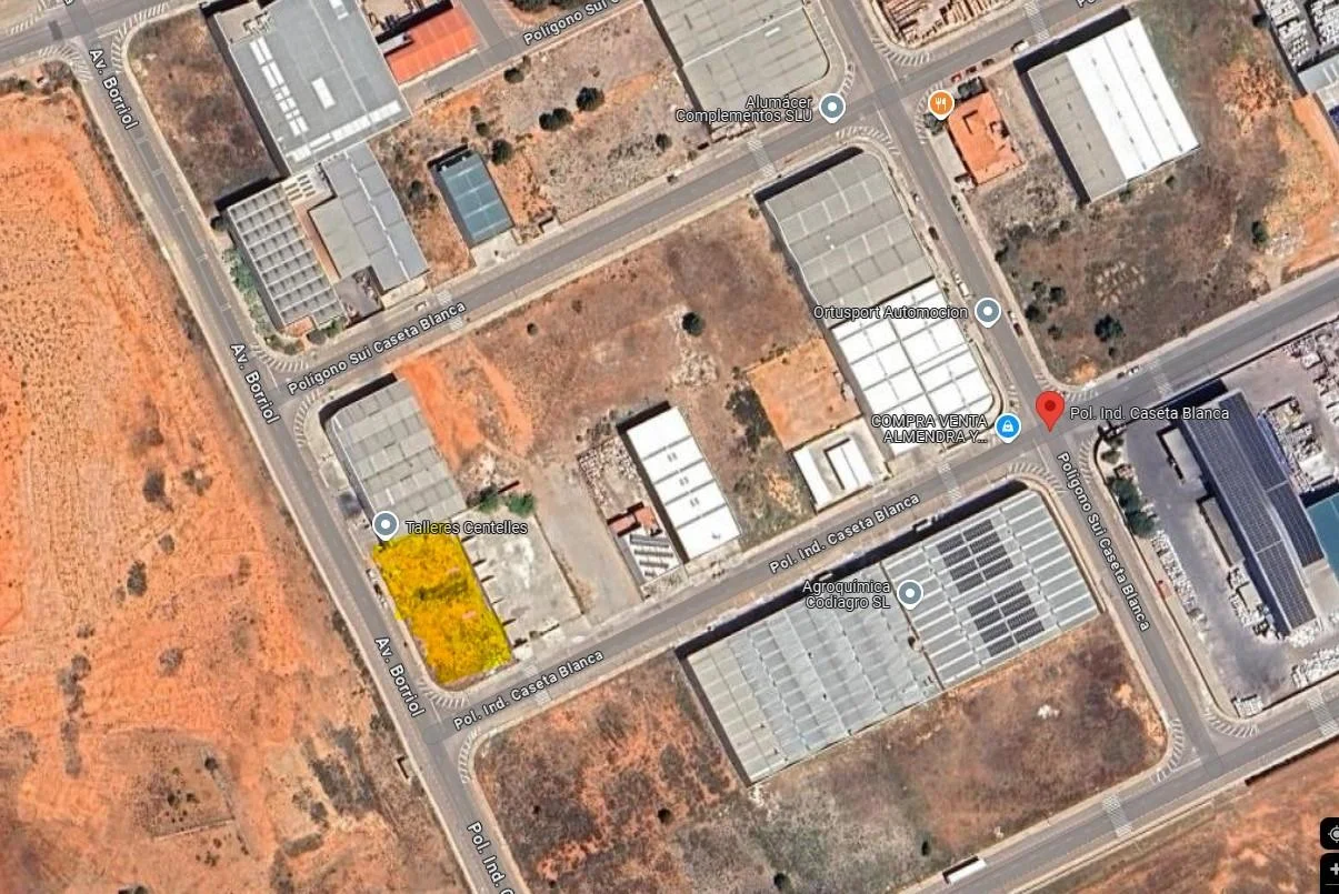 Parcela industrial esquinera de 1.111 m² en Vall d'Alba