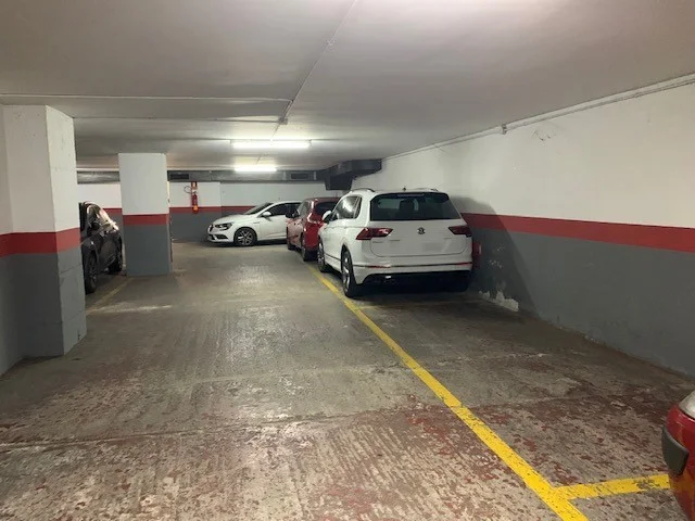 Plaza de parking céntrica en Badalona, coche grande