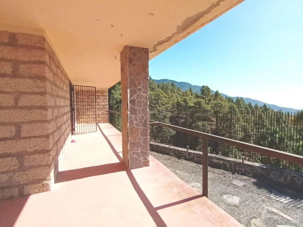 Country house with 27,000 m² land in Arafo