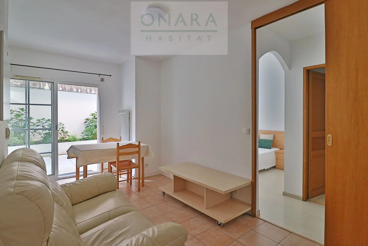 Compact flat in Hendaye centre with garage