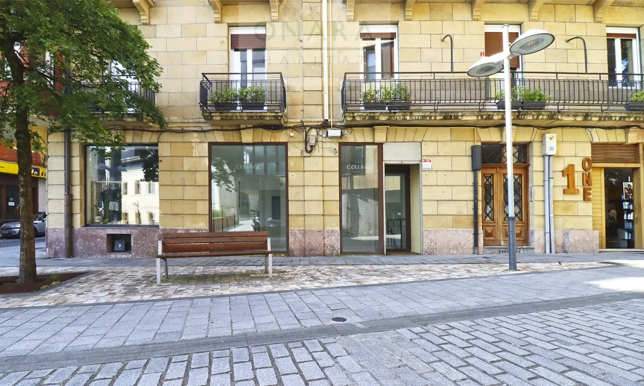 Local comercial a dos alturas en el centro peatonal de Irun