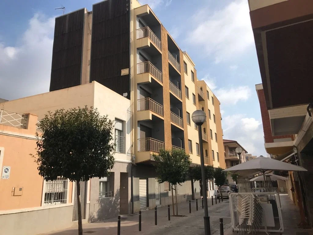Edificio hostal con 44 habitaciones