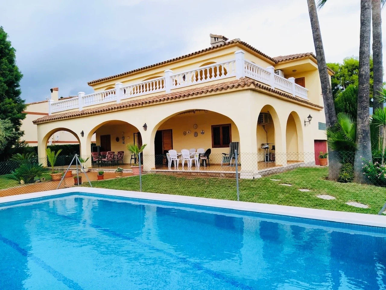 Villa en Benicàssim con piscina y 4 dormitorios