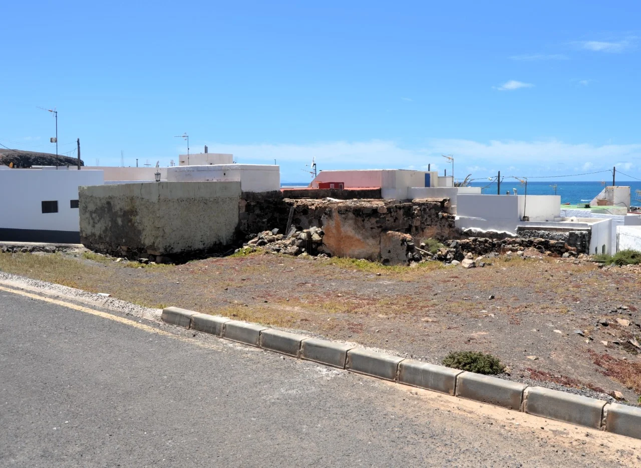Parcela urbana en Ajuy con vistas al mar