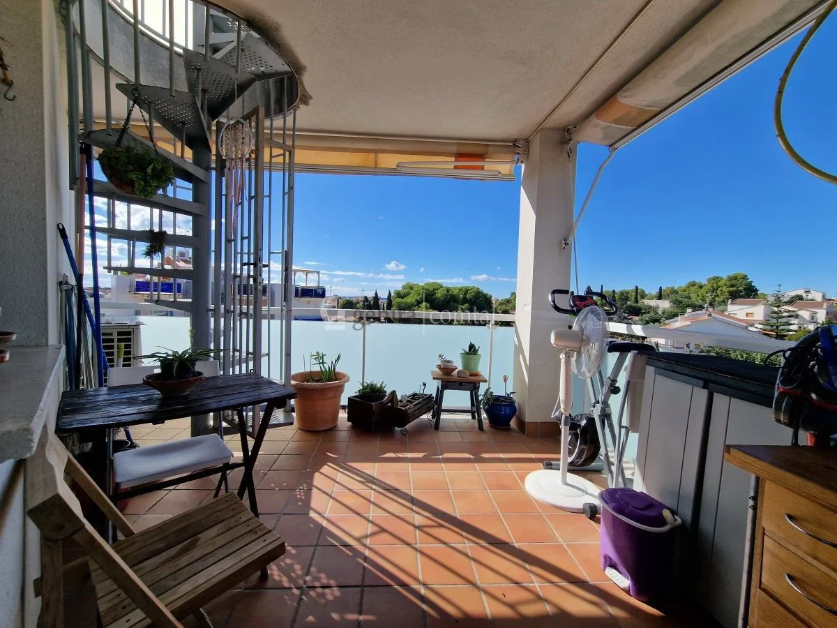 Ático con vistas al mar en Cunit, 3 habitaciones