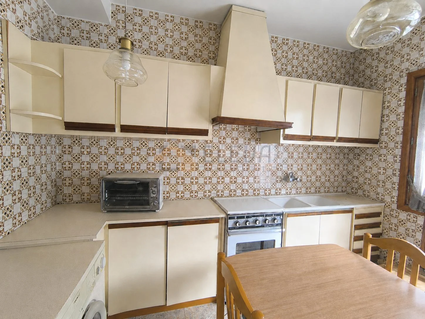 Casa amplia de dos plantas con potencial de ampliación
