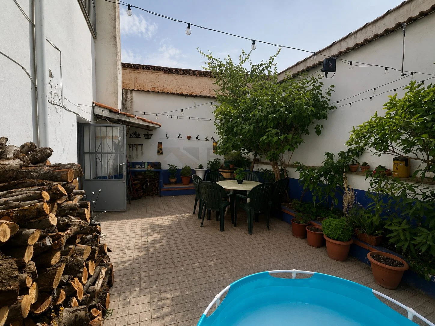 Casa versátil de dos plantas y cinco habitaciones