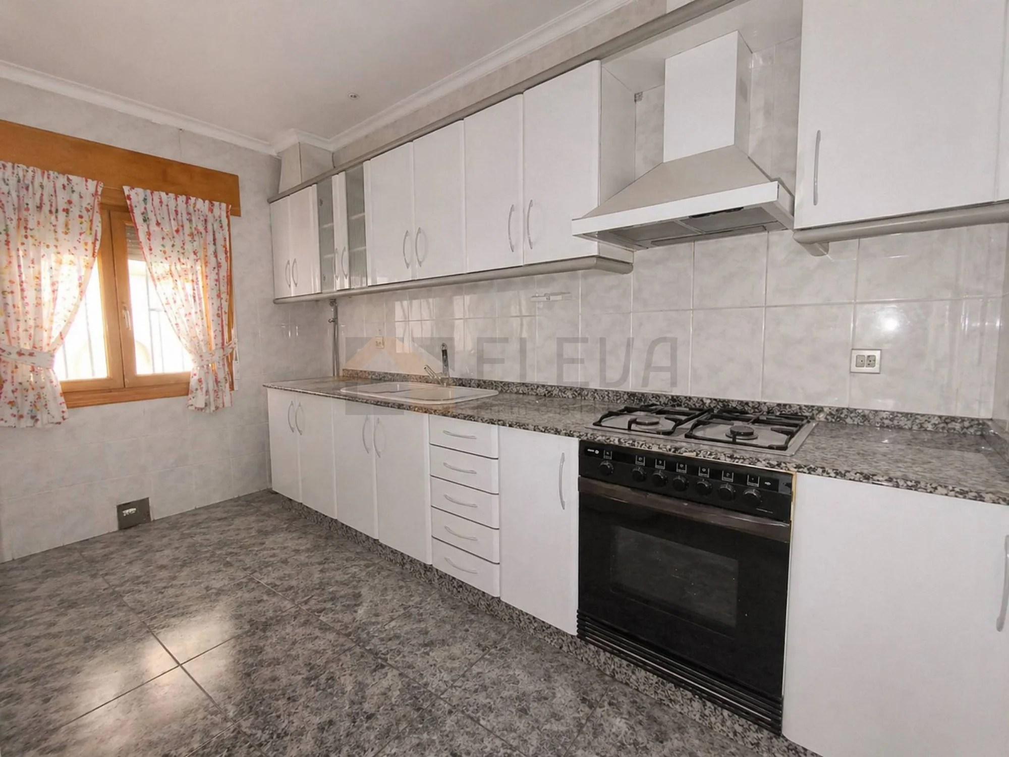 Two-home house with 302 m²