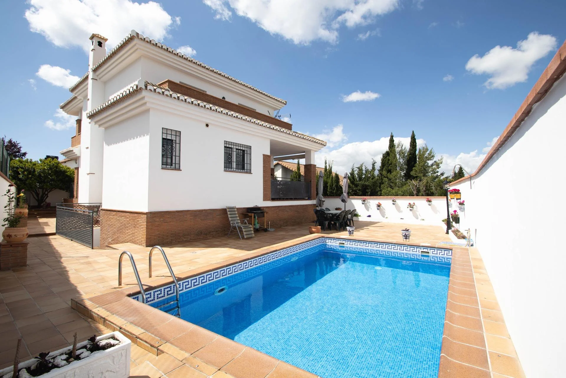 Chalet independiente cerca de Alfaguara, 4 dormitorios
