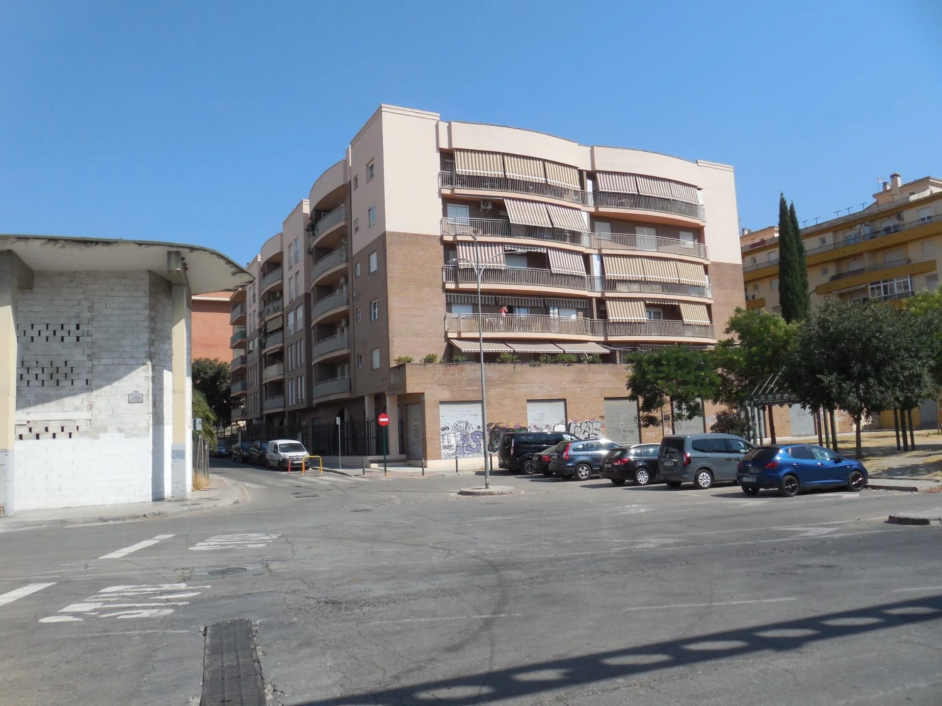 Double garage near Granada campus
