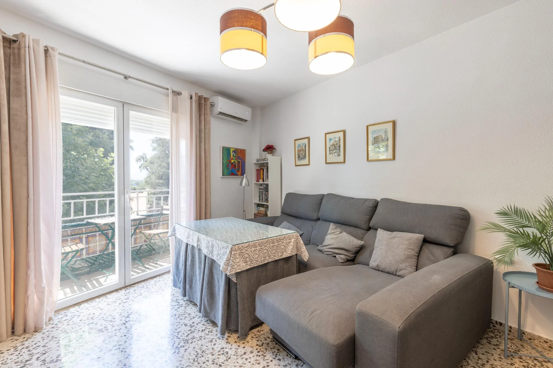 Bright three-bedroom flat in Maracena