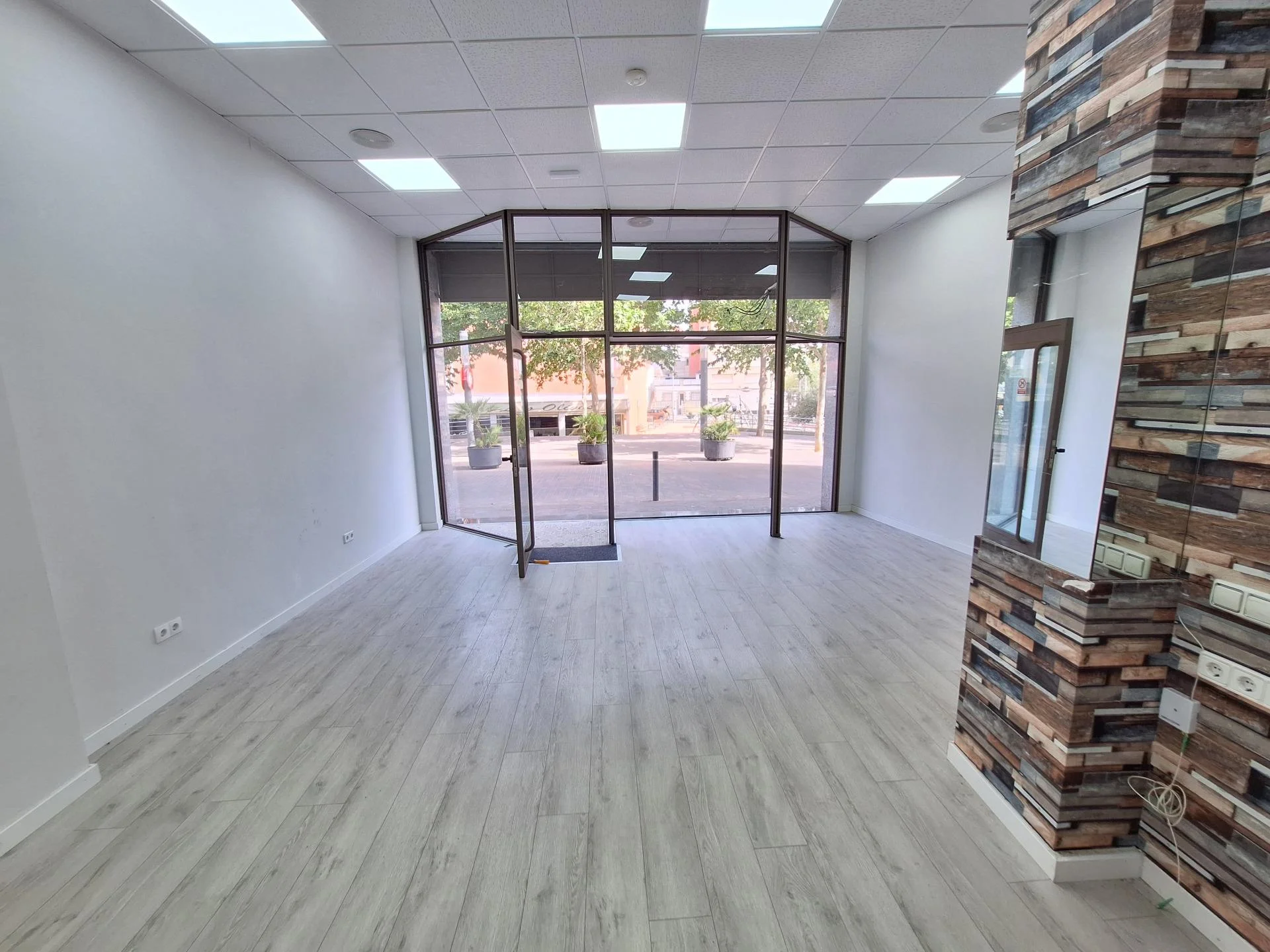 Local comercial céntrico junto al mercado