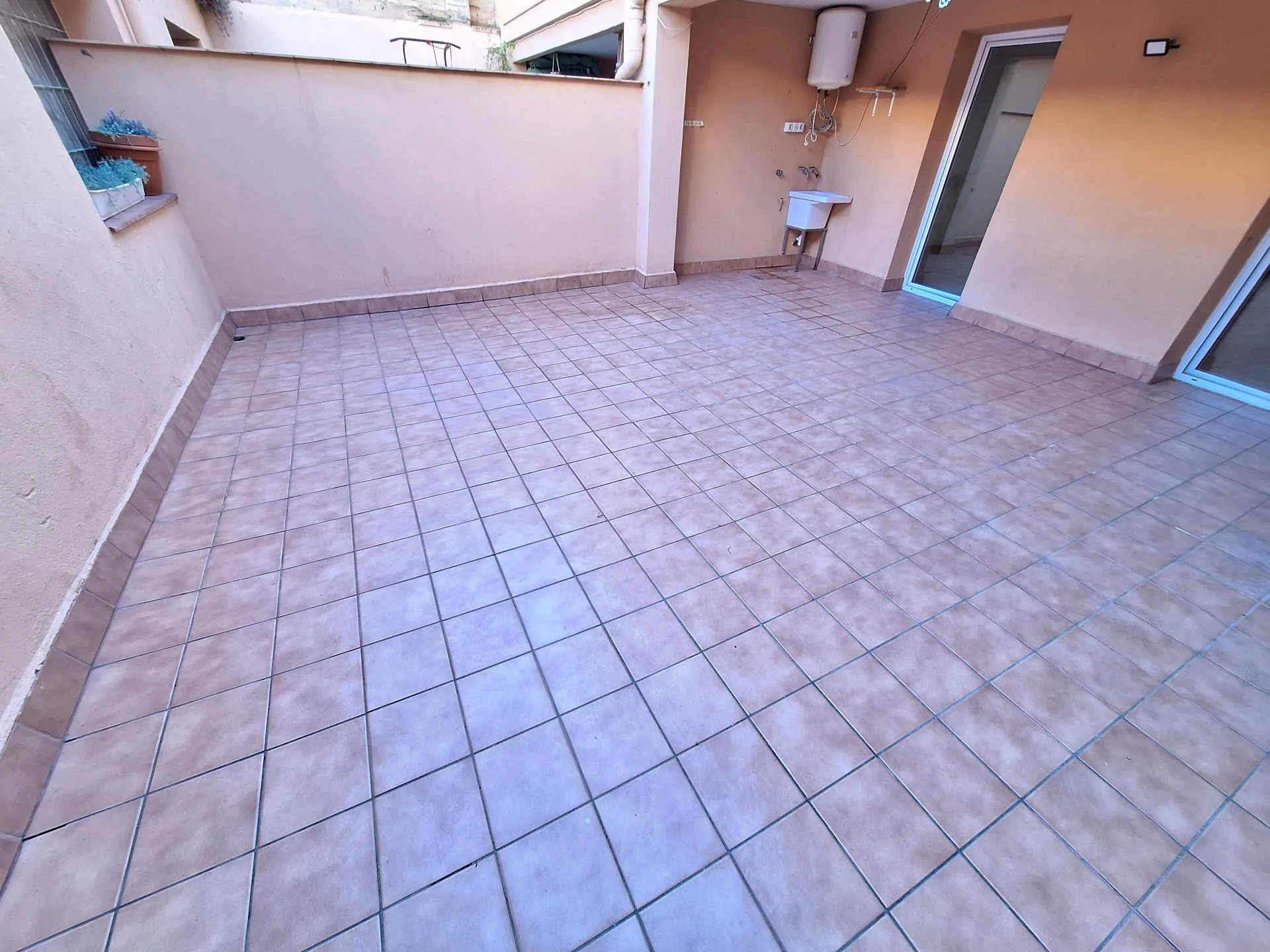 Piso céntrico soleado con terraza privada