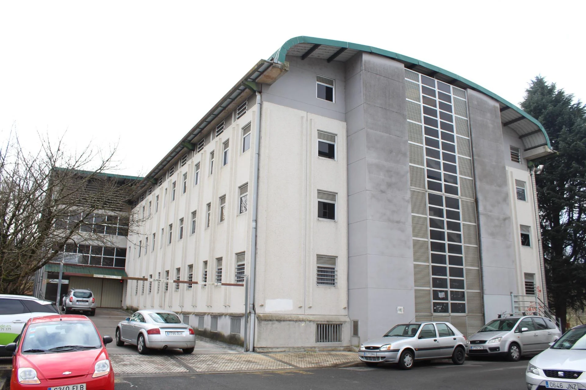 Closed garage with storage in Zumaburu