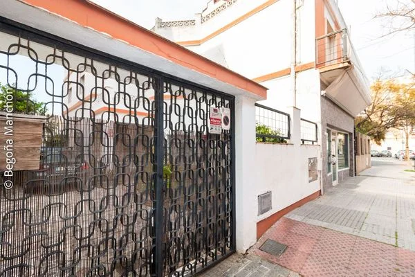 La Laguna fixer-upper, seven-bedroom layout