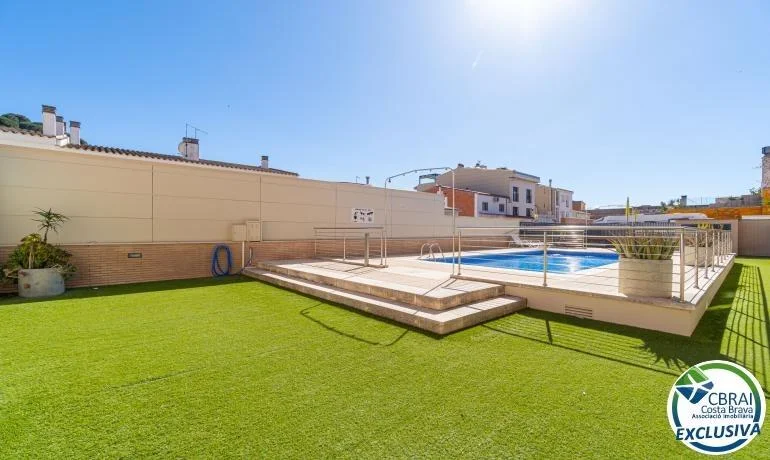 Apartamento en Mas Oliva, 2 habitaciones y piscina