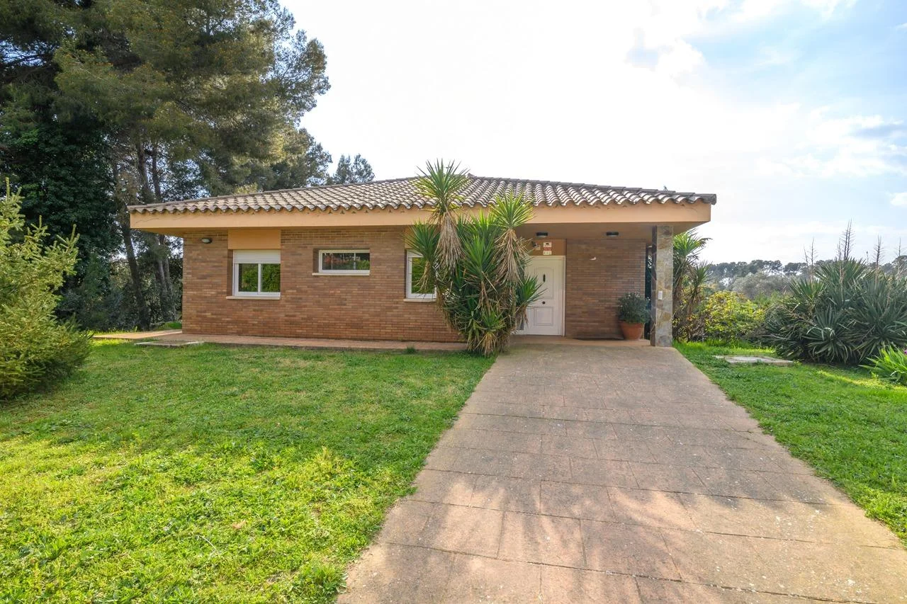 Single-storey Sabadell villa, 402 m²