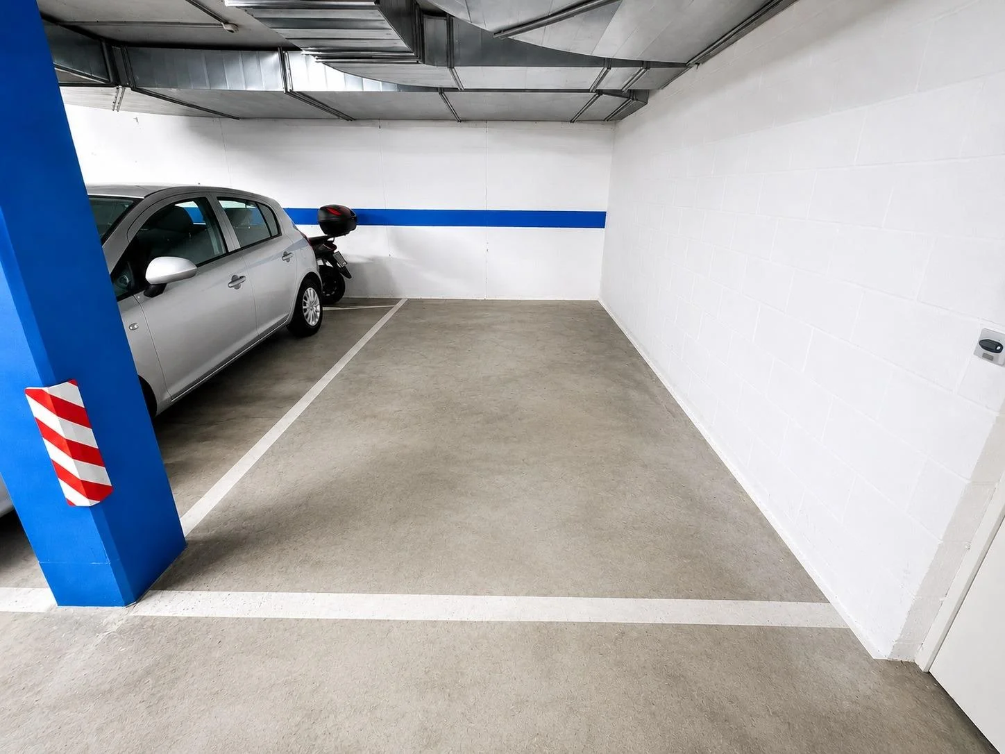 Plaza para coche grande en Port, Badalona