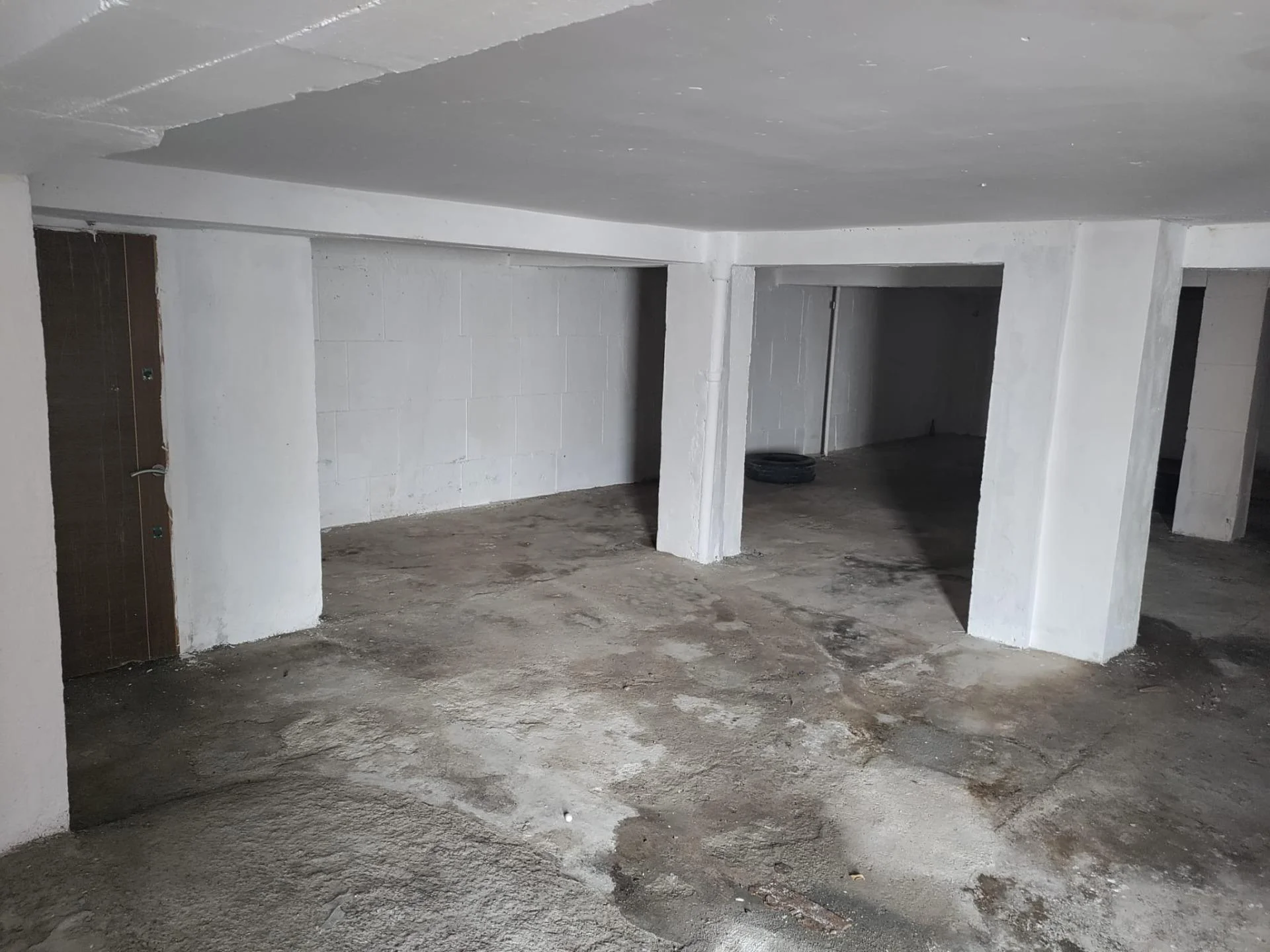 Almacén industrial en sótano, 122 m²