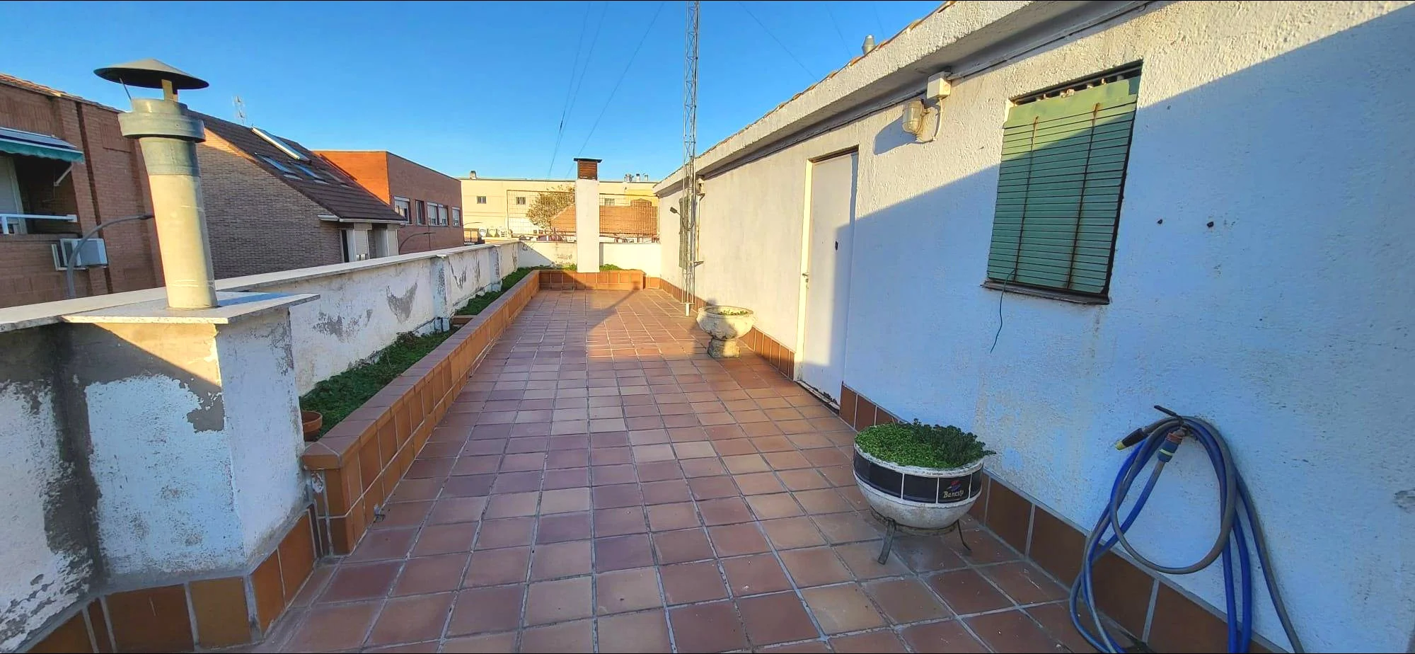 Edificio versátil de dos plantas, 469 m²