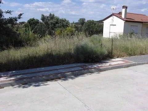 Parcela urbana en Maello de 704 m²