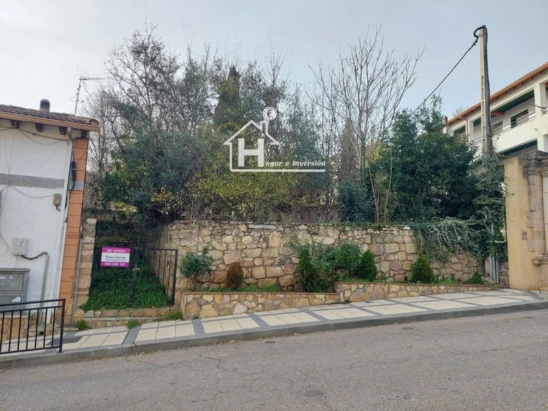 Historic-centre plot with buildable potential