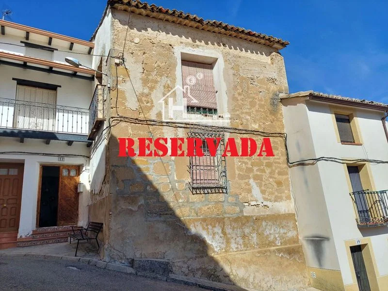 Millana house with 1,157 m² plot