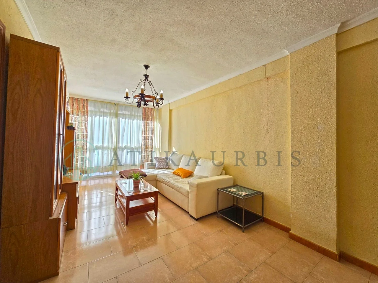 Piso exterior cerca de playa, tres habitaciones