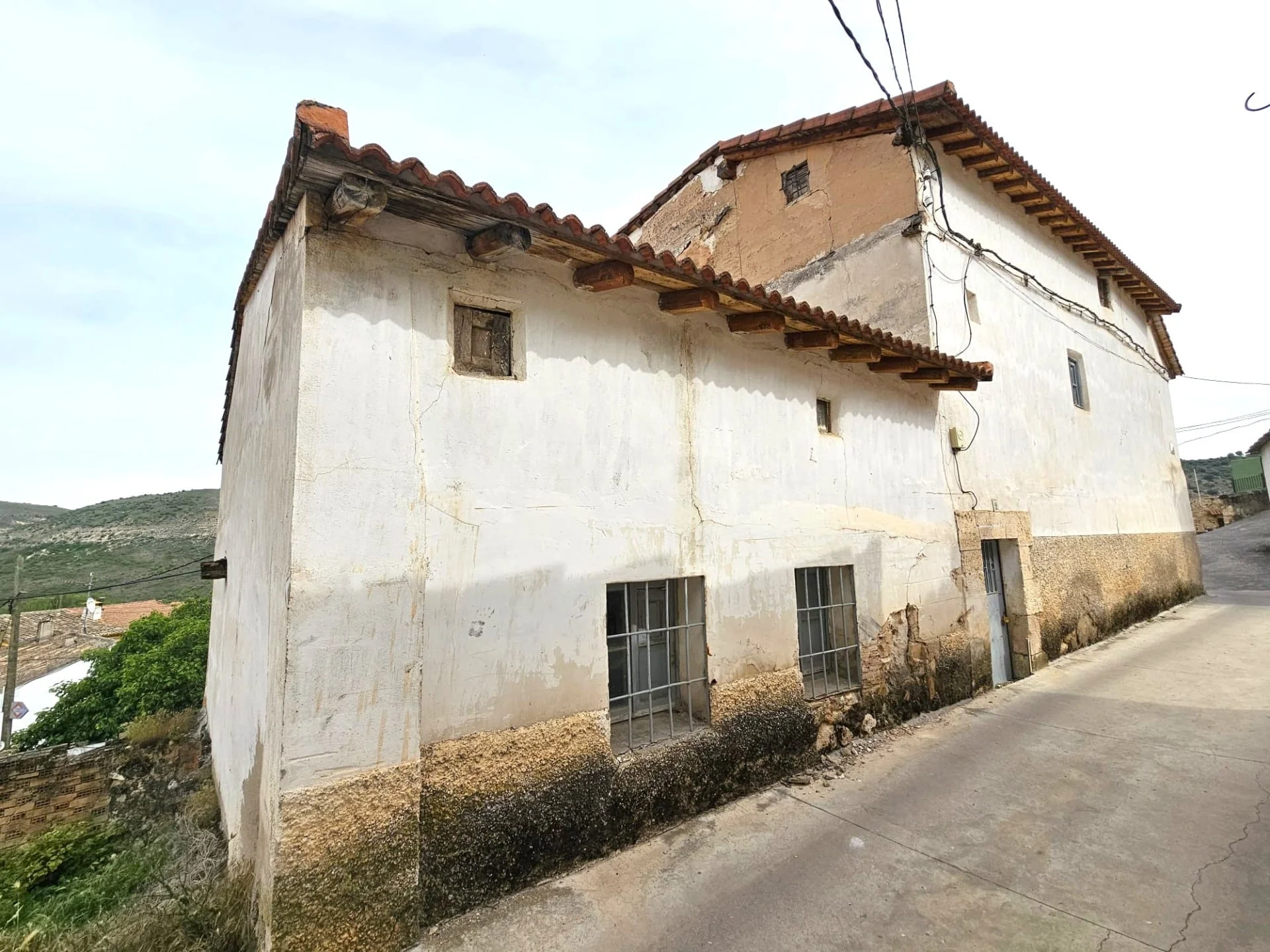 Four-floor village house restoration project
