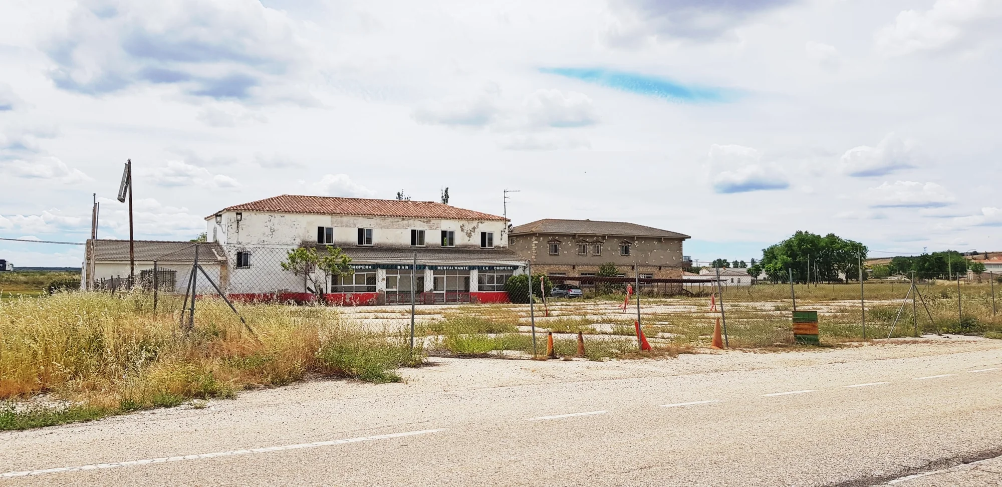 Hospitality complex near N-II, 17 bedrooms
