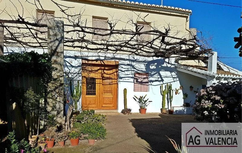 Masía histórica en Valencia con 5 dormitorios
