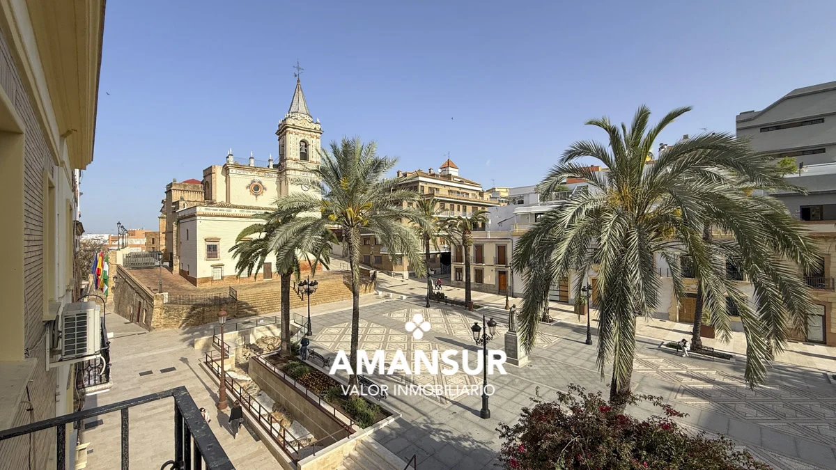 Large central Huelva flat, 5 bedrooms