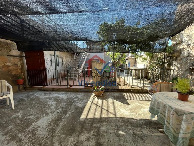 Rural townhouse with terrace and garage