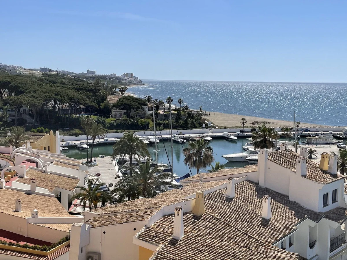 Apartamento reformado en Cabopino, dos dormitorios
