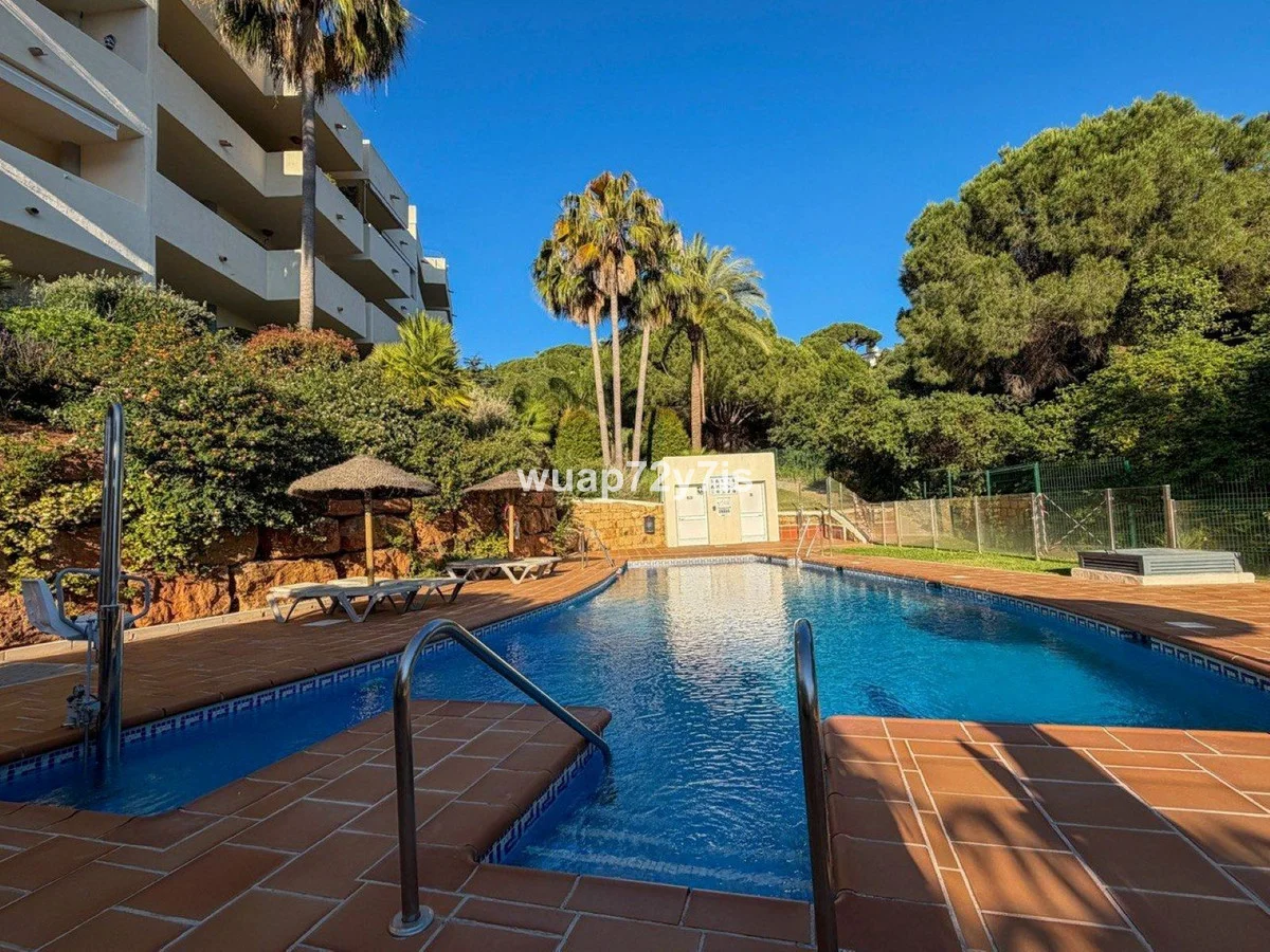 Apartamento para reformar en Elviria, 3 dormitorios